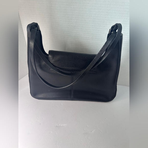 Guess Black Leather Messenger Bag. - Picture 4 of 7